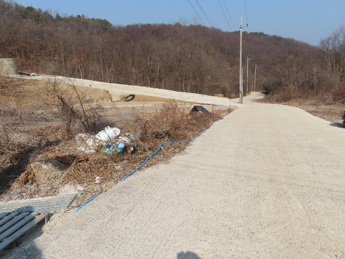 기호(3) 및 접근로; 남동측에서 촬영