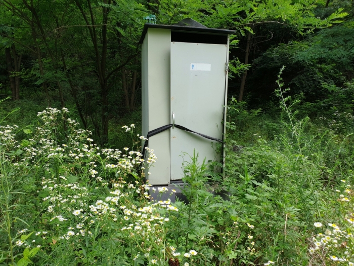 본건 임지상 간이 화장실