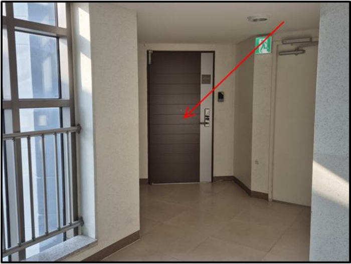 [ 본건 출입문 ]