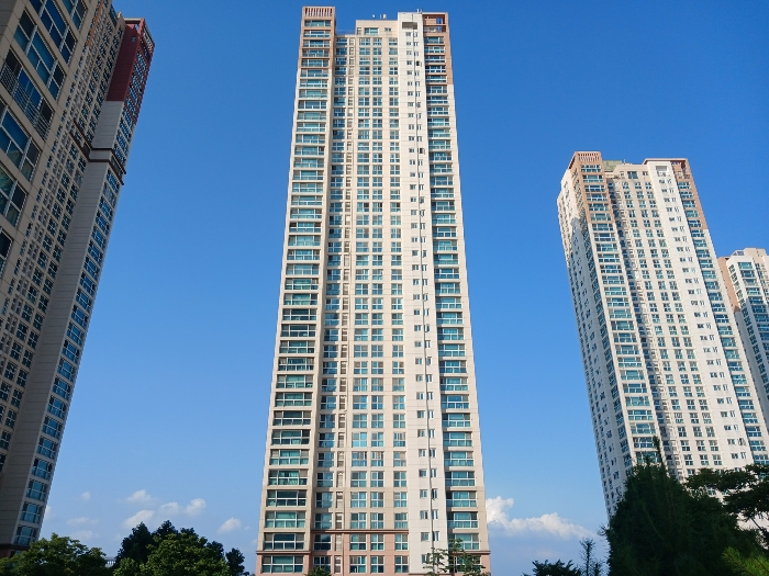 남동측에서 촬영