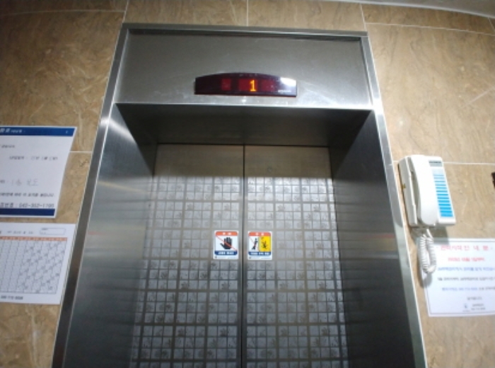 엘리베이터실