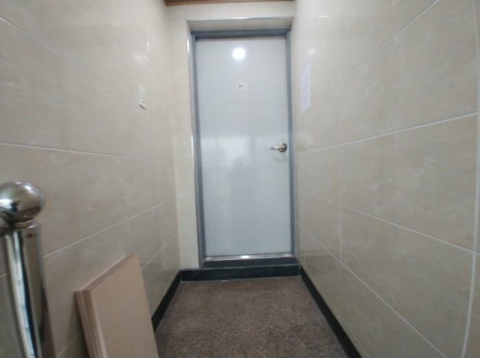 옥상 출입문 (1)