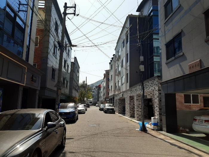 북동측 도로 전