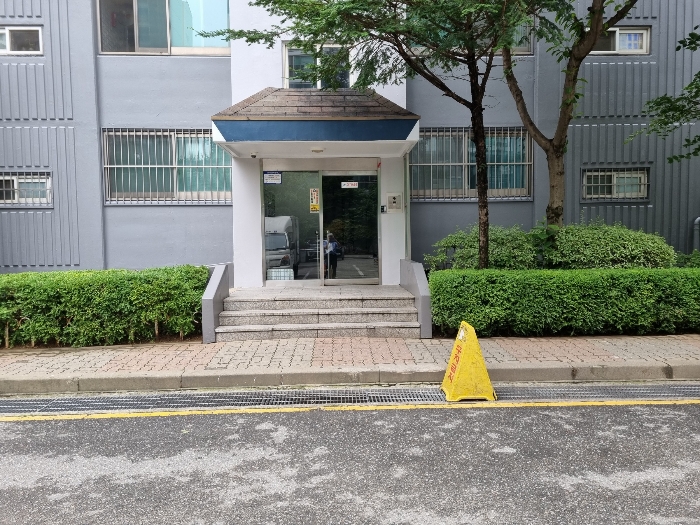 < 출입구 >‘><br /><img src=