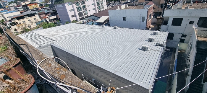 [본건 건물 지붕 전경]