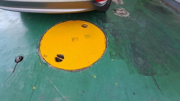 유류저장탱크 입구