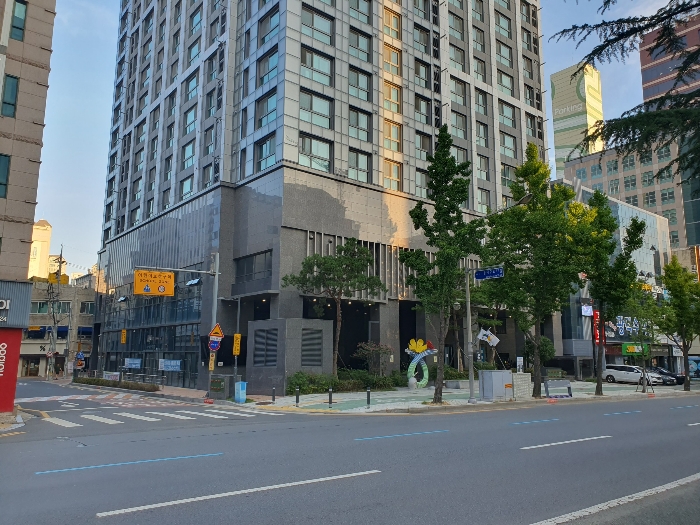 [ 본건 전경 ]