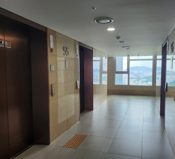 55층 복도