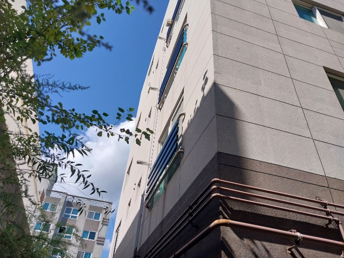 제시외건물㉡ ㉢