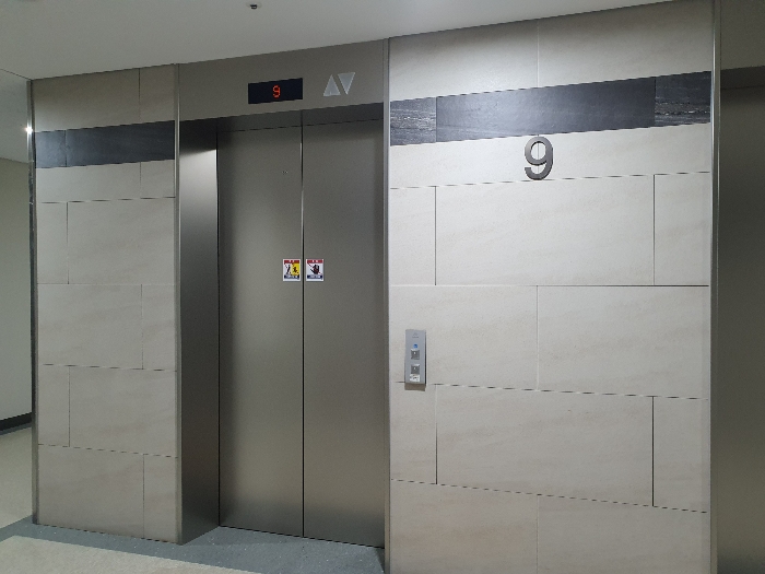 제9층 승강기