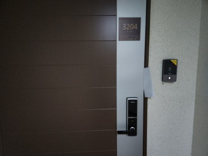 출입문 및 안내