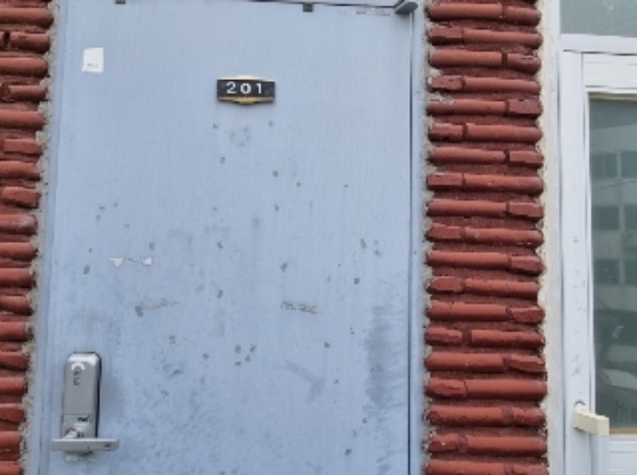 1층201호 출입문