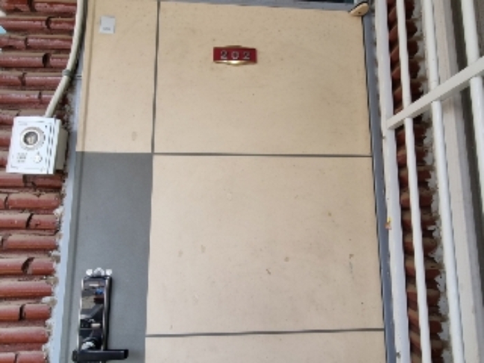 1층202호 출입문