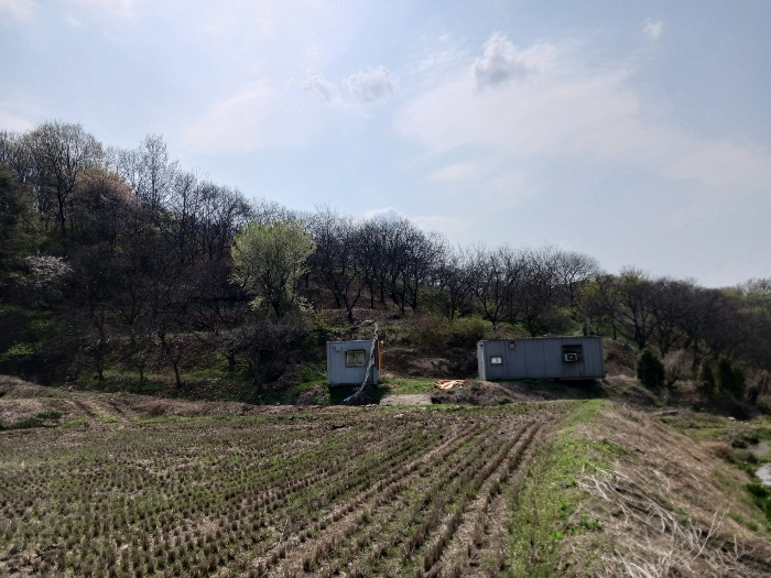 본건 동측 전경