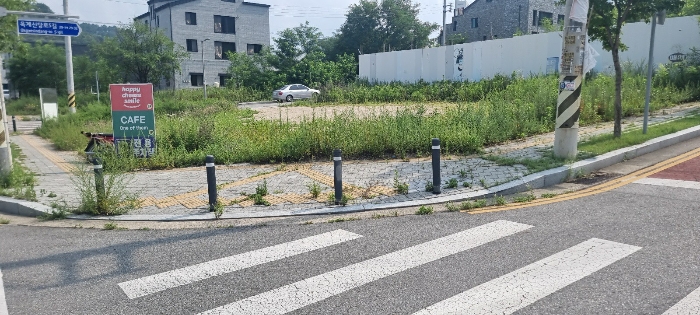 [본건 전경(남서측에서 촬영)]