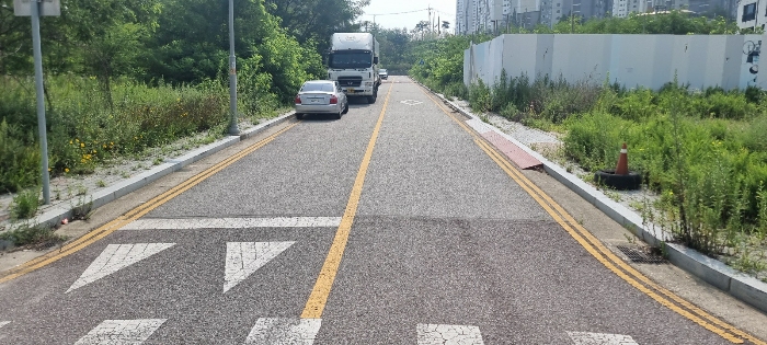 [북측 접면도로 전경]