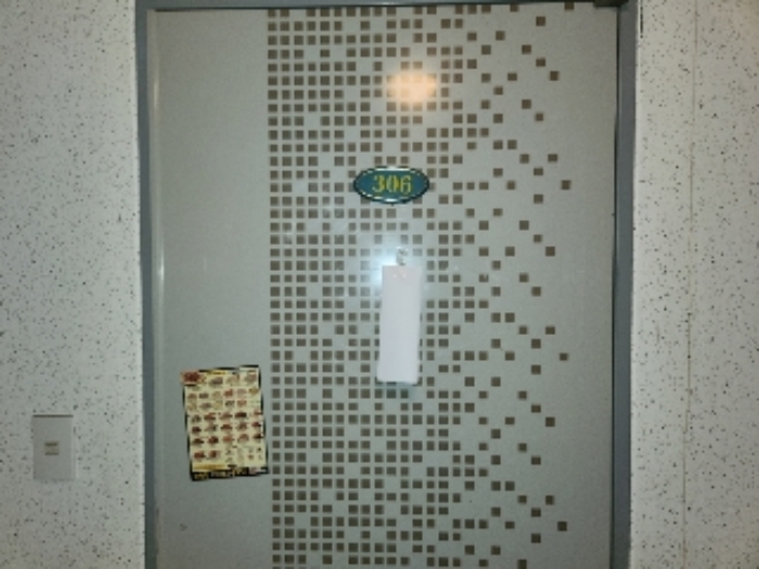 목록5 2층 306호 현관문 전경