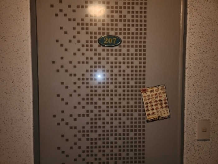 목록5 1층 207호 현관문 전경