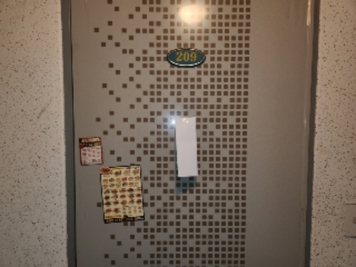 목록5 1층 209호 현관문 전경