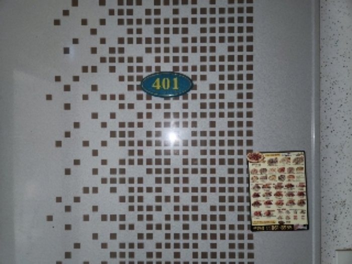 목록5 3층 401호 현관문 전경(비어있음)