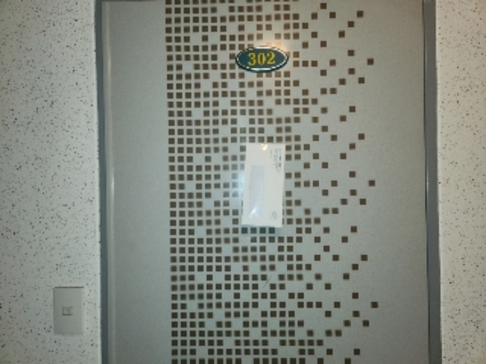 목록3 2층 302호 현관문 전경