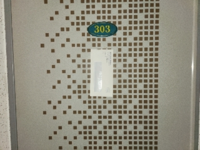 목록3 2층 303호 현관문 전경