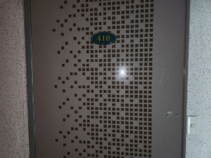 목록5 3층 410호 현관문 전경(비어있음)