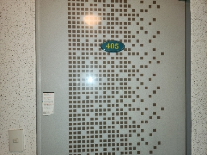 목록5 3층 405호 현관문 전경(비어있음)