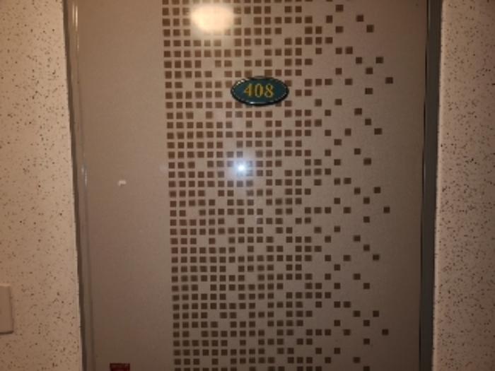 목록5 3층 408호 현관문 전경(비어있음)