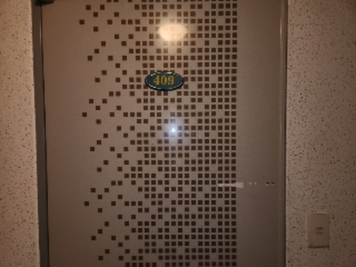 목록5 3층 409호 현관문 전경(비어있음)