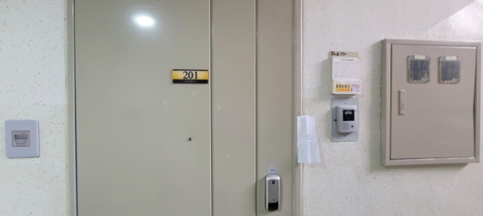 전유세대 출입문