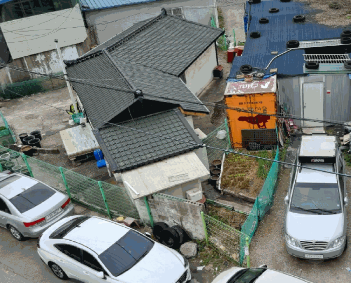 본건 소재 타인 소유 추정 건물
(반드시 경계, 면적 측량 필요)