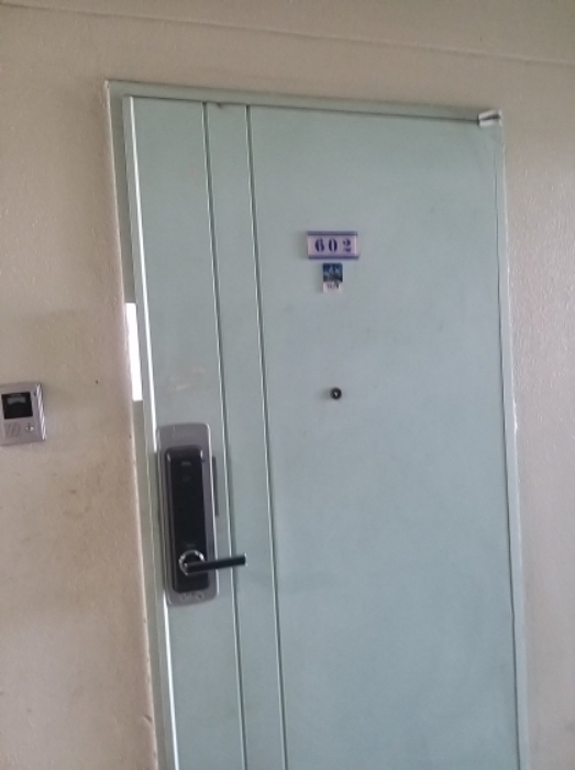 602호 세대 출입문
