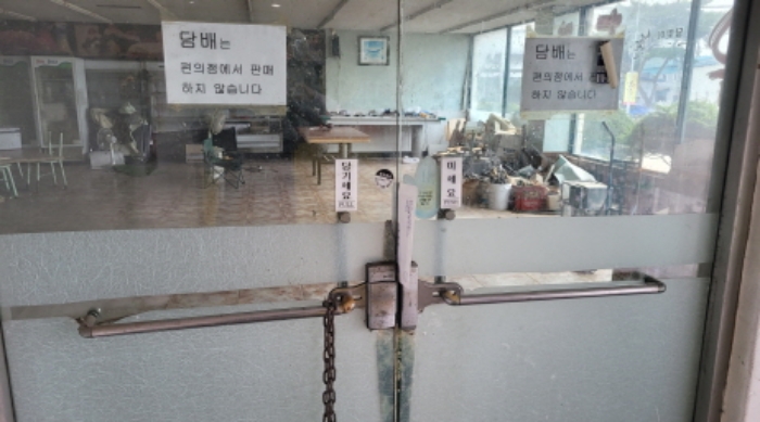 1층 우측 출입문