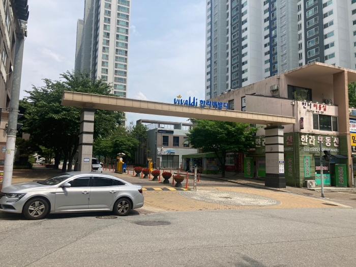단지 주출입구 전경