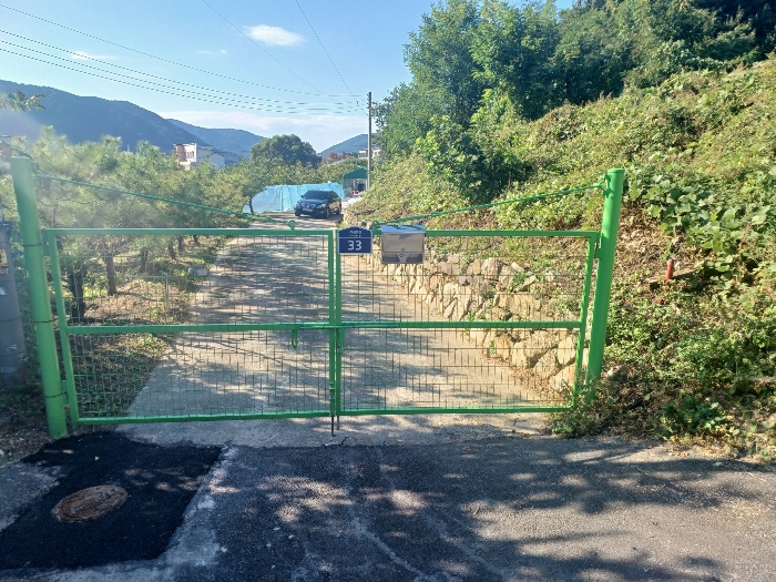 본건 중 일부 도로 및 경사지(법면)부분