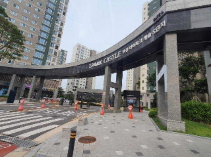 아파트 정문 전경