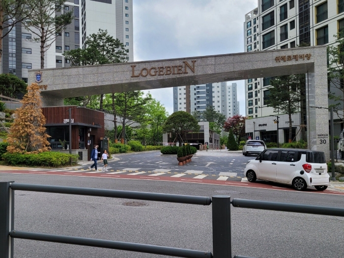 본건 단지 정문