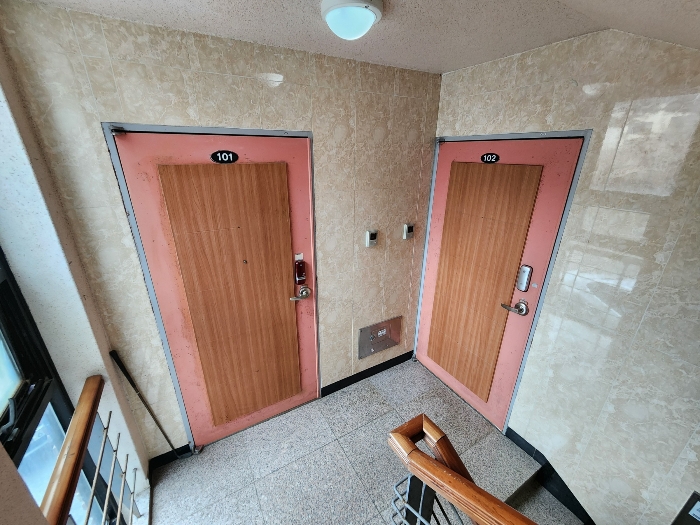 기호(2) 1층 복도