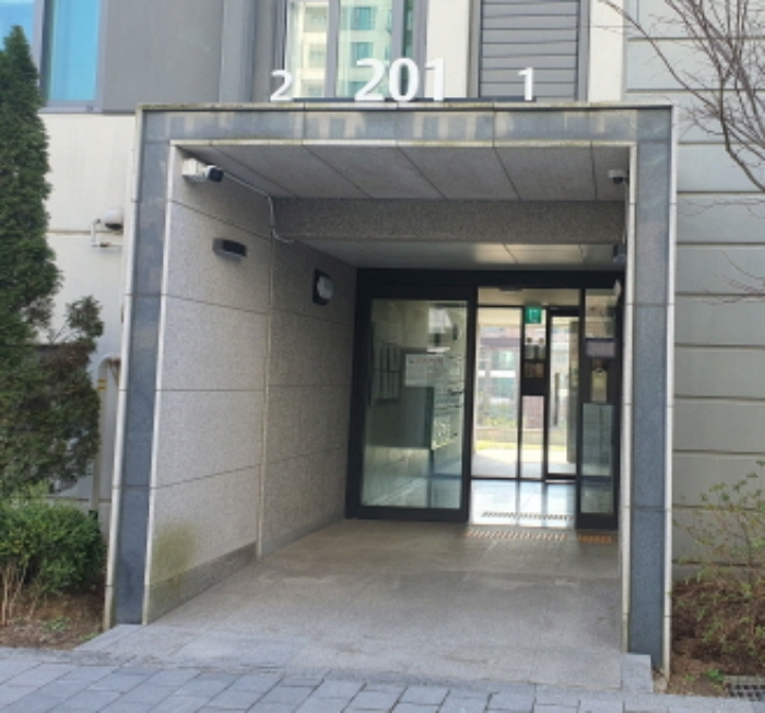 현장사진(201동 1층 현관)