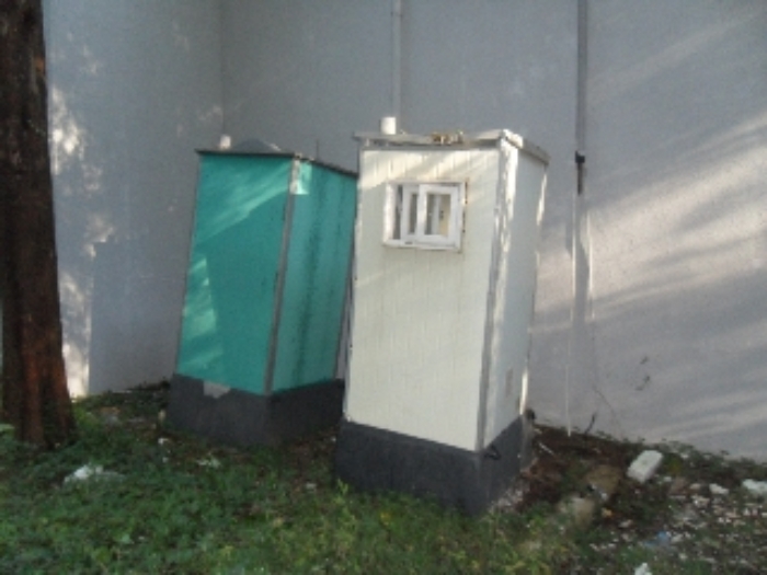 본건 기호2번 지상에 소재하는 이동가능한 화장실