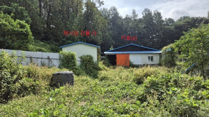 기호(2) 및 제시외 건물(ㄱ) 전경