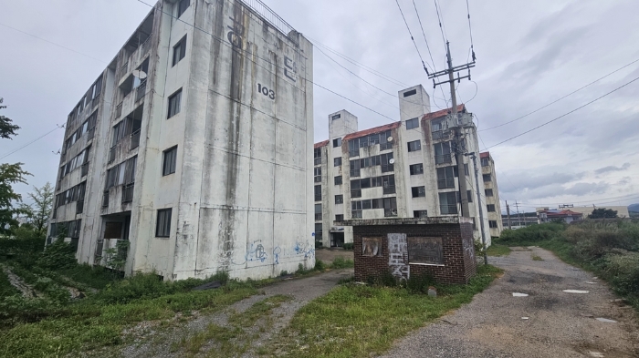 본건 및 제시외건물