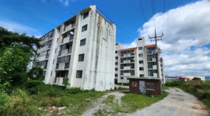 본건 전경 및 제시외 건물