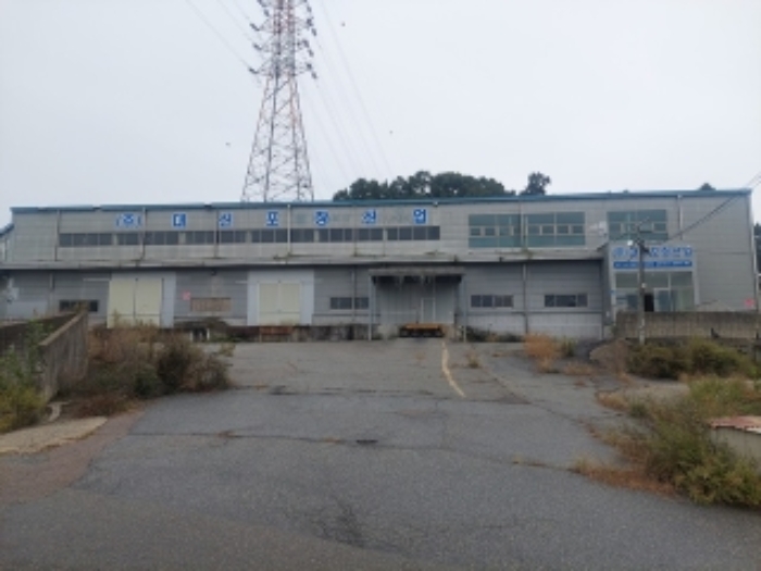 공장 건물 전경