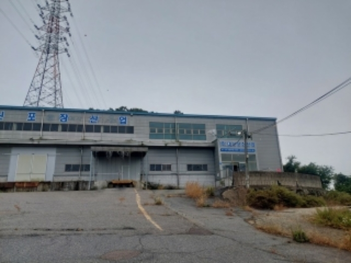 공장 건물 전경