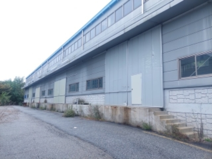 공장 건물 전경