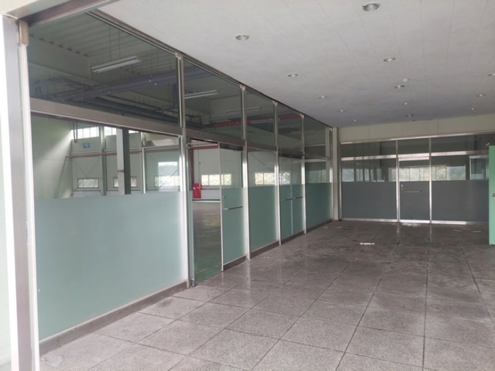 공장 건물 내부 사진