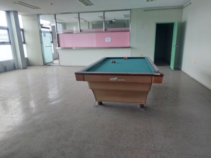 공장건물 2층 내부 사진