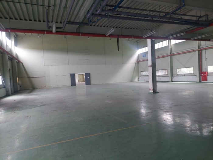 공장 건물 내부 사진